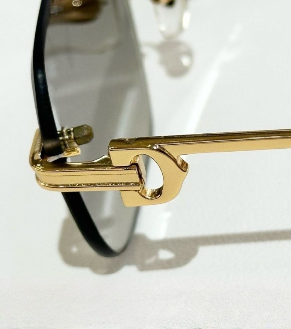 C** Monarque Gold Black